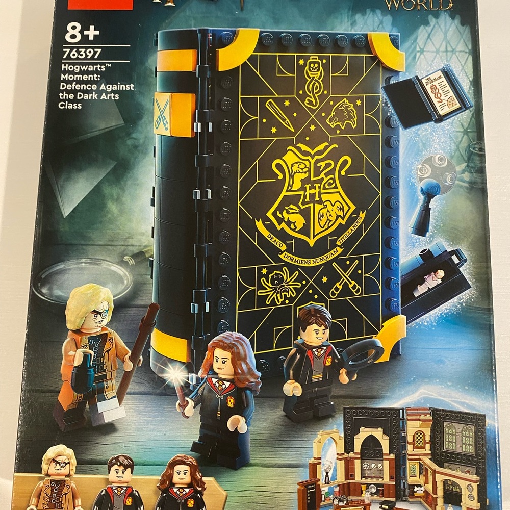 LEGO Hogwarts Defense Class Set with Black and Gold